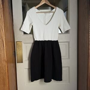 Ganni Black White Textured Knit Dress Short Sleeve Size Small Mod Retro V Neck